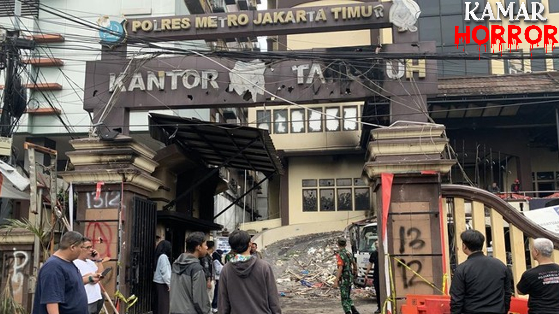 Serangan Massa di Polres Jaktim, 6 Polisi Luka