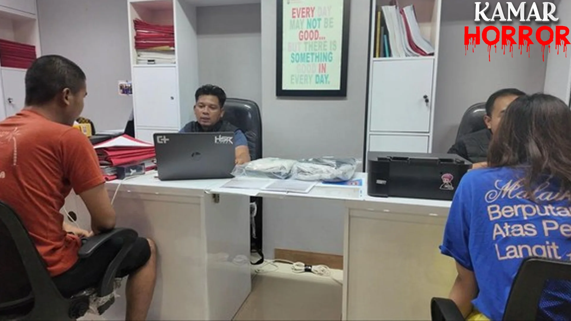 Cinta Buta! 1 Duit Curian Kasir Ludes Buat Pacar Judi 1 Cinta Buta! 1 Duit Curian Kasir Ludes Buat Pacar Judi